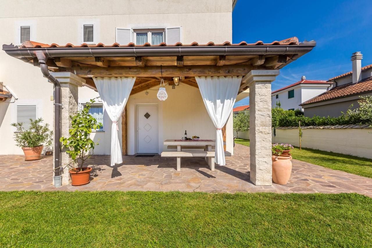 Guest House Antonella Malinska Exterior foto