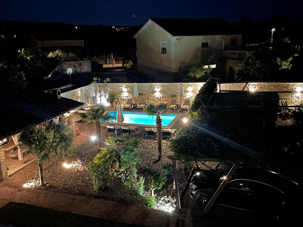 Guest House Antonella Malinska Exterior foto